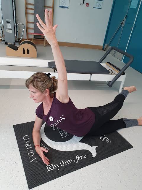 Monica, professeure de Pilates, Garuda et Yoga