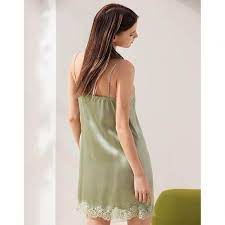 Comparez coupes, tissus et couleurs. Chemises De Nuit En Soie Pour Femmes Chez Belle Soie