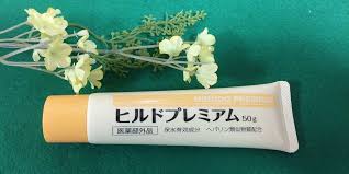 ヘパリン類似物質とは 美容目的で手に入れる人 が多くなったことで問題視された 血行促進が期待できる皮膚保湿剤として 知名度が上がった ヒルドイド ヒルドイドは ひどい乾燥やアトピー性皮膚炎で困っている cosmeclip 美容 ヒルドイド ファンデーション 下地