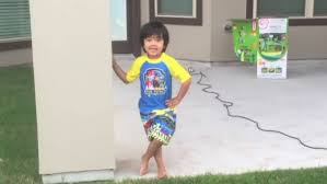 9 yaşlı ryan kaji növbəti dəfə yutubda ən çox qazanan bloger olub. Ryan Kaji The Truth About Youtube S Highest Paid Star