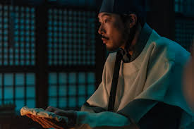 올빼미' 류준열 눈 찌르는 침 장면 비밀은? - MK스포츠