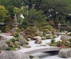 Plants are used sparingly and carefully chosen: 45 Wonderful Japanese Gardens Ideas And Designs You Ll Love