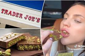 PISTACHIO DUBAI STYLE CHOCOLATE 💚🍫 Brand: Coco Price: 100 PESOS❣️ Just a  heads-up—this isn't the viral one! The original Dubai chocolate bar, made  by Fix Dessert Chocolatier in Dubai, features a knafeh