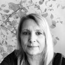 Pam Layton's Instagram, Twitter & Facebook