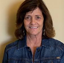 Suzanne Curtis's Instagram, Twitter & Facebook