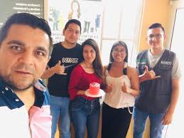Festejando San Valentín en CECTI S.A. Nuevos integrantes del equipo  técnico. Éxitos a todos feliz día del amor y la amistad. MSc. Douglas Guzmán  A. Cd.PhD. Gerente Gracias a Cake's El Rey