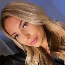 Ellen Lott (@ellenlott_)