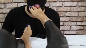 Mistress Sayeste suffering foot worship