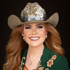 Tina Batey's Instagram, Twitter & Facebook