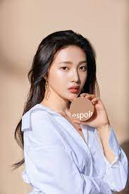 El grupo debutó el 1 de agosto de 2014 con su sencillo digital «happiness» y cuatro miembros: Red Velvet Joy Espoir Fall 2019 Pictorial Hd Hr Red Velvet Joy Red Velvet Irene Beauty