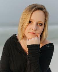 Alisa Dillard's Instagram, Twitter & Facebook