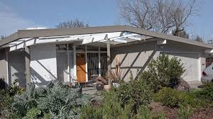 Steve Job S Home A Mackay In The Monta Loma Neighborhood Of Mountain View Eichler Homes Mid Century Modern House Mid Century House