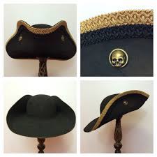 Hats By Jeff Mackay Of Captain Jack S Pirate Hats Www Captjackspira Pirate Piratehat Fashion Piratefashi Pirate Fashion Golden Age Of Piracy Pirate Hats