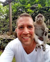 Some free items halfway down Bay View Ave, if anyone is interested. 4  chairs, some picture frames, art and storage for glasses/dishes