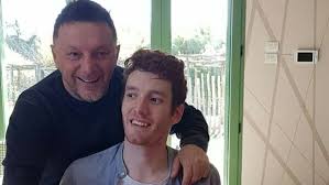 L'addio a fausto gresini del figlio lorenzo: X15mcsuhar8rbm