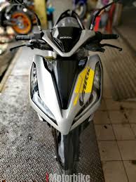 Comes in three new colour combinations, features cbs, iss, honda smart key and a 150cc engine with esp technology. Honda Vario 150 New Colour Honda Vario