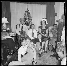 1950 S Vintage Black And White Woman Portrait 1950s Vintage Black And White Photo Christmas Tree Family Men Women Kids Photo Christmas Tree Christmas Photograph Christmas Pictures Vintage