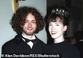 Michael sheen schwärmt im interview mit « the times » von seiner kleinen tochter lyra. Michael Sheen 50 Shares First Picture Of His Newborn Daughter Lyra Daily Mail Online