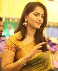 Anushka shetty education and college and school. 10 Times Baahubali Actress Anushka Shetty Proved She Looks Stunning In Sarees International Media News