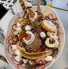 «sugar factory, south beach on the right is a yummy banana nutella milkshake, but on the left is…» Sugar Factory Home Facebook