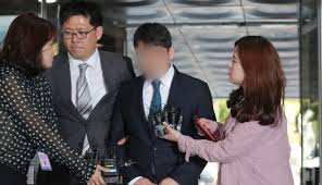 유인석 전 대표의 성매매 혐의는 박한별과 결혼 전의 상황이지만, 이같은 보도가 나오자 그에 대한 앞서 지난 8월 열린 결심공판에서 유인석 전 대표의 변호인은 사건 발생 이후 보도와 댓글로 유 전. ë°íë³ ë¨í¸ ì ì¸ì ë¨í¸ ìë²ì§ë¡ ì´ ê¸°í ë¬ë¼ ì ì² í¸ì