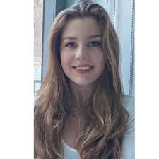 Karen Uhde's Instagram, Twitter & Facebook