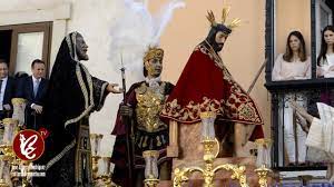 El rezo comenzará a las 20,30 y el estreno será a las 20,45 horas. Salida De La Hermandad De San Esteban Semana Santa De Sevilla 2018 Youtube