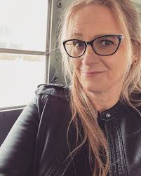 HEY ALL! REMEMBER TO TUNE IN TODAY'S LIVESTREAM- THE SISTER WIVES  DISCUSSION CONTINUES- CALL IN 📲 📞 WITH YOUR THOUGHTS- Let's Get It! 💙  (starting in 35 minutes)