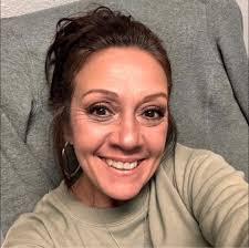 Lisa Denton's Instagram, Twitter & Facebook