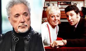 Known as linda, she has twice battled cancer and developed lung condition emphysema. Sir Tom Jones Reveals He Played New Music To Wife Linda Before She Died Celebrity News Showbiz Tv Express Co Uk