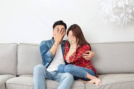 Dan pada kesempatan kali ini, saya ingin memberikan 8. Pasangan Saling Menemani Di Sofa Gambar Unduh Gratis Foto 501548983 Format Gambar Jpg Lovepik Com