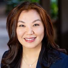 Paula Lo's Instagram, Twitter & Facebook