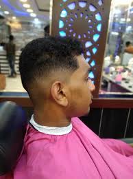 قتل أمين الحركة الإسلامية بجامعة شرق النيل، محمد عوض الكريم الزين، في اشتباكات مع طلاب تابعين لحزب المؤتمر الوطني الحاكم في السودان، في ركن نقاش نظمه بعض أبناء دارفور، اليوم الأربعاء. Ø§Ø­Ù„ÙŠ Ø§Ù„Ù‚ØµØ§Øª Ø­Ù„Ø§Ù‚Ø© Ø³ÙˆØ¯Ø§Ù† Ø­Ù„Ø§Ù‚ Ù…ØªØ¬ÙˆÙ„ ÙŠÙˆÙ…ÙŠØ§Øª Ø·Ø§Ù„Ø¨ Ø³ÙˆØ¯Ø§Ù†ÙŠ Facebook