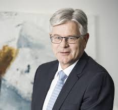 Dezember 1955 in helfenberg) ist ein ehemaliger österreichischer politiker (övp), der von 2014 bis 2017 als vizekanzler der republik österreich amtierte. J9je8m X34fyhm