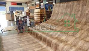 Karpet lantai anak biasa hadir untuk menemani aktivitas si kecil di ruang istirahat atau ruang bermainnya. Karpet Plastik Tebal Motif Kayu Untuk Interior Berkonsep Alami