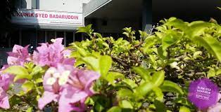 Hospital kemaman adalah hospital berpakar major sejak rmk9 dan juga telah dikenali sebagai first responder hospital kerana kedudukannya di kawasan berisiko tinggi bencana. Klinik Syed Badaruddin Kemaman Supply Base Home Facebook