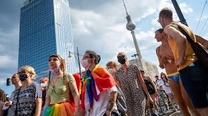 Kurfürstendamm, kurfürstendamm avenue, 10789 berlin, germany, berlin, germany. Christopher Street Day Als Demo Veranstalter Raten Von Weiten Anreisen Nach Berlin Ab Rbb24