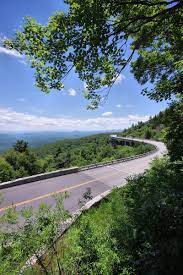 Linn Cove Viaduct On The Blue Ridge Parkway In North Carolina Blue Ridge Parkway Blue Ridge Scenic Routes