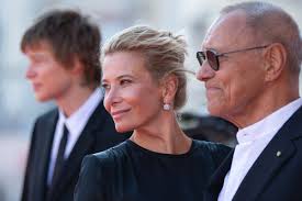 «дорогие товарищи!» — российский исторический художественный фильм режиссёра андрея кончаловского, посвящённый событиям в новочеркасске 1962 года. Novyj Film Andreya Konchalovskogo Dorogie Tovarishi Mainstyles Ru