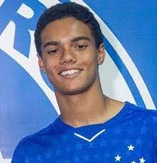 Nas redes sociais, didico publicou um vídeo em que 'passa o bastão' para seu filho. Ronaldinho Son Joao De Assis Moreira Celebrities Infoseemedia