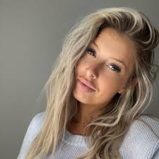 Kayla Dann's Instagram, Twitter & Facebook