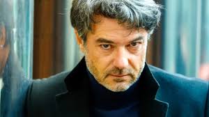 Un posto al sole è una celebre soap opera italiana, la prima nel suo genere, che ancora se ci si volesse cimentare come comparsa in un posto al sole, ci si può proporre per i casting in un salve mi chiamo manuela vivo a napoli ho 30anni seguo un posto al sole dalle primissime puntate in più. Un Posto Al Sole Anticipazioni Puntate Dal 2 Al 6 Agosto 2021