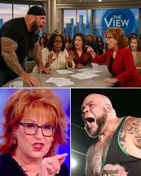 THIS JUST HAPPENED: Retired NFL Star Tries to Take Down Rachel Maddow on Live  TV—Her Comeback Leaves Him Speechless!...Details in comment 👇👇👇
