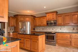 مطابخ خشب صغيرة 2018 2019 لوكشين ديزين نت Maple Kitchen Cabinets Trendy Kitchen Backsplash Kitchen Design