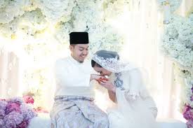 Menurut marsha lagi, dia bertuah kerana mendapat mentua yang simple dan sangat memahaminya sebagai saudara baru. Dengan Sekali Lafaz Marsha Sah Bergelar Isteri Ahli Perniagaan Hiburan Mstar
