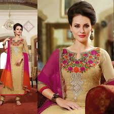 Kendati pakai busana yang warnanya mirip, namun amanda manopo tidak kalah cantik dan elegan dari nagita slavina. 30 Ide Keren Dinner Baju Bollywood Perempuan Lamaz Morradean