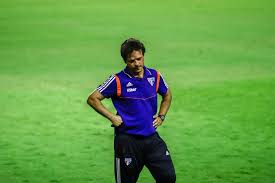 Fernando diniz is a director, known for estrela de oito pontas (1996) and imagens do inconsciente (1987). Fernando Diniz Sao Paolo Planet Football