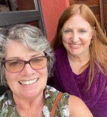 Elizabeth Hodgkins's Instagram, Twitter & Facebook