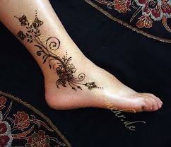 Foot Decorated With Henna Henna Tattoo Designs Cute Henna Tattoos Tattoo Designs Foot