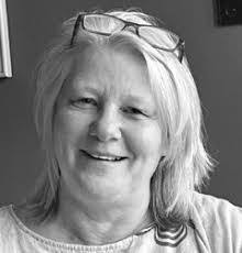 Anne Pettit's Instagram, Twitter & Facebook